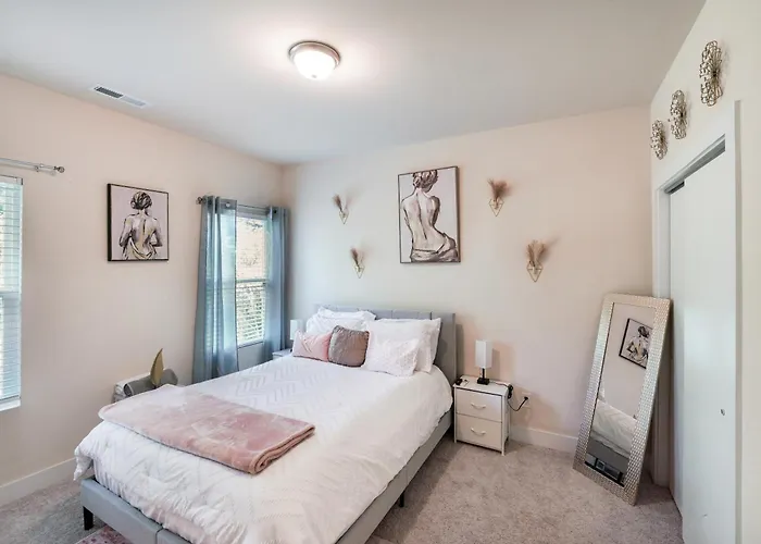 Elegant 3Br Home Family & Business Friendly Near Downtown With Free Parking, Wfh, & Wi-Fi