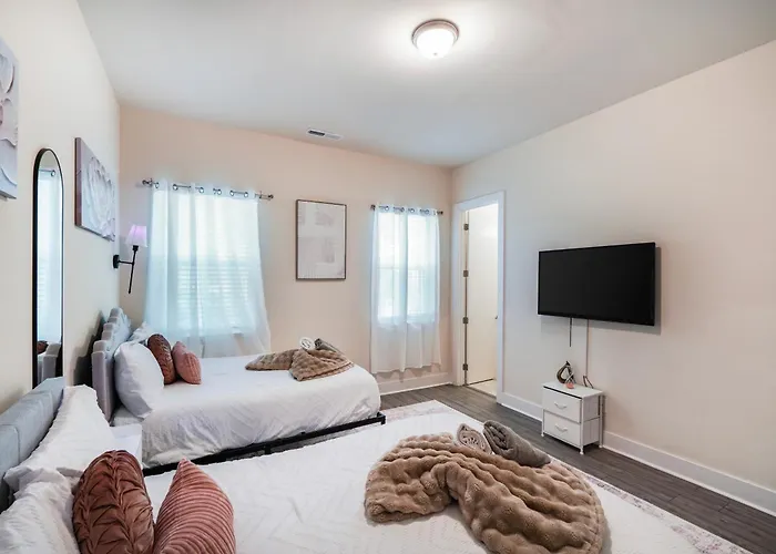 Elegant 3Br Home Family & Business Friendly Near Downtown With Free Parking, Wfh, & Wi-Fi