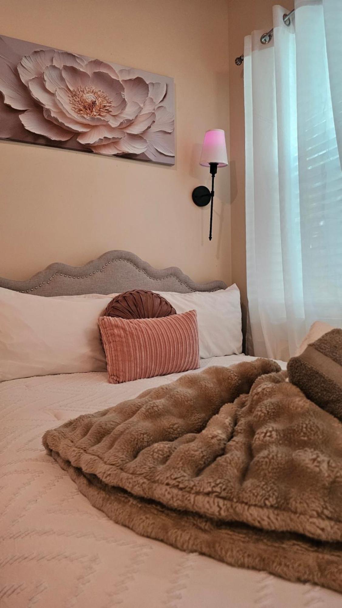 Hébergement de vacances Elegant 3br Family & Business Friendly Near Downtown With Free Parking, Wfh, & Wi-fi