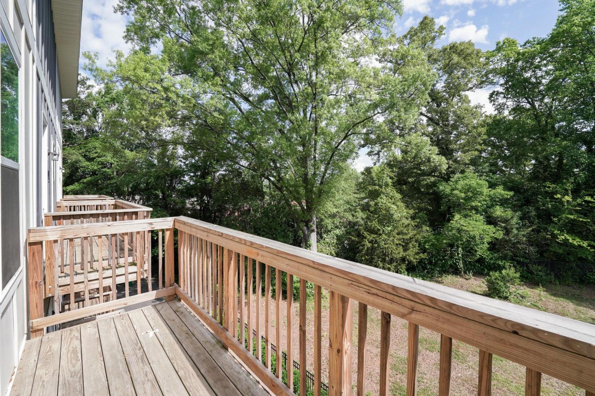 Elegant 3br Family & Business Friendly Near Downtown With Free Parking, Wfh, & Wi-fi