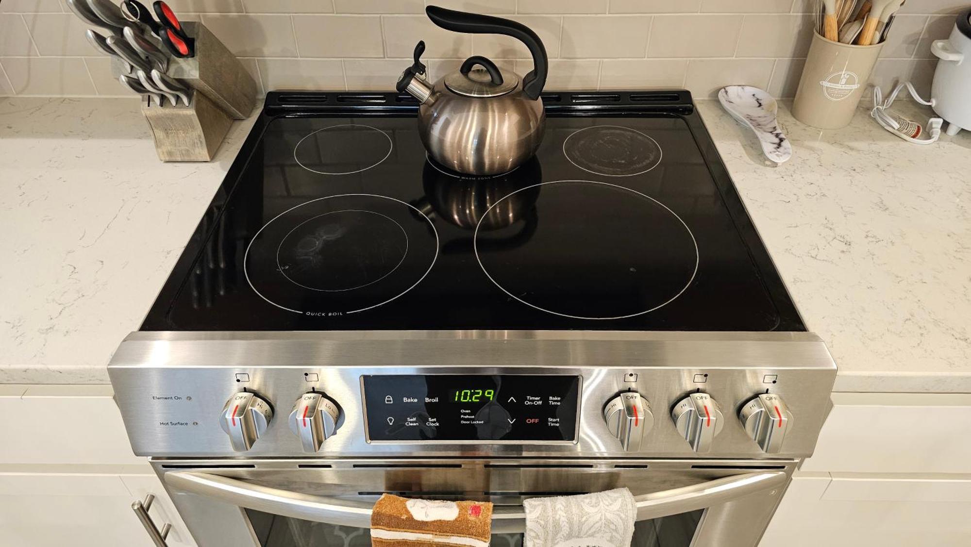 Elegant 3br Family & Business Friendly Near Downtown With Free Parking, Wfh, & Wi-fi Holiday home
