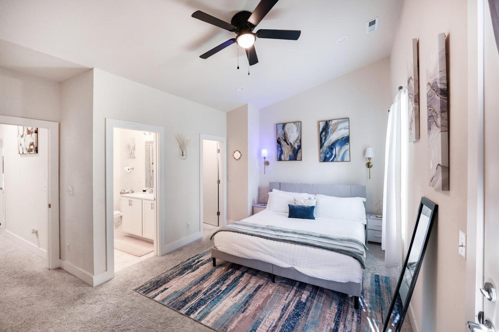 Elegant 3br Family & Business Friendly Near Downtown With Free Parking, Wfh, & Wi-fi Holiday home Charlotte