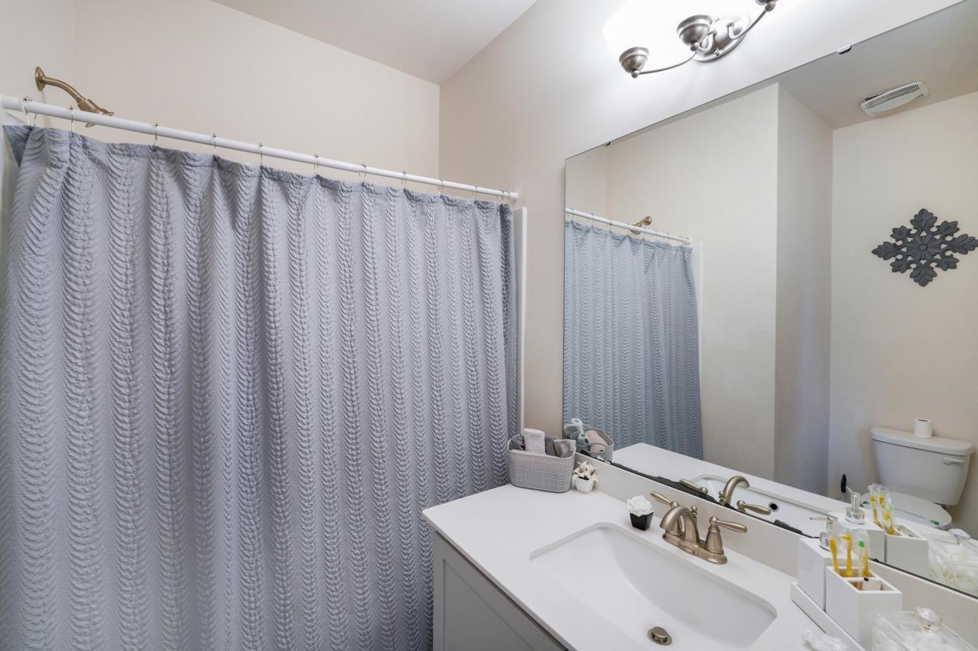 Holiday home Elegant 3br Family & Business Friendly Near Downtown With Free Parking, Wfh, & Wi-fi Charlotte