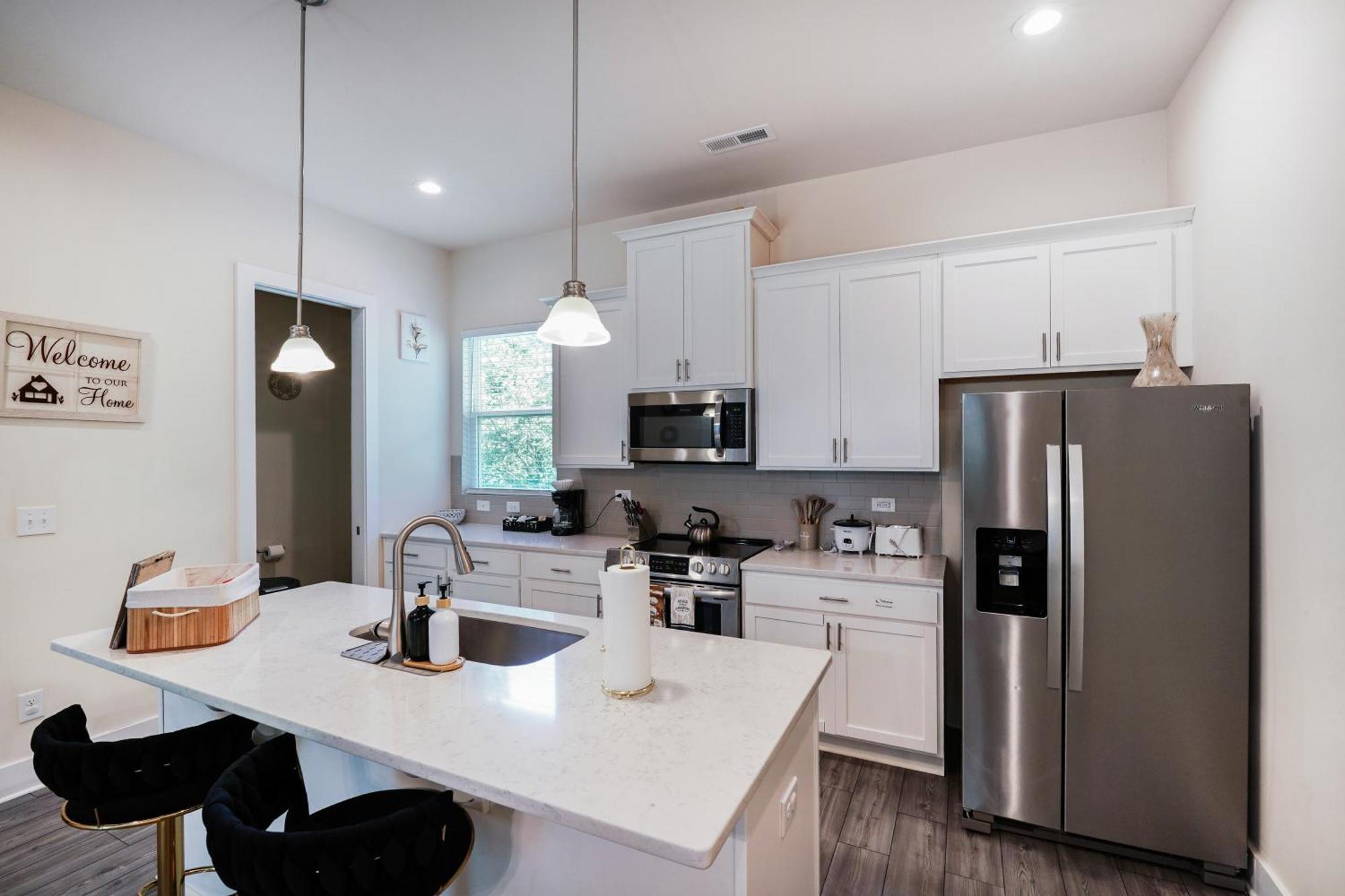 Elegant 3br Family & Business Friendly Near Downtown With Free Parking, Wfh, & Wi-fi Charlotte